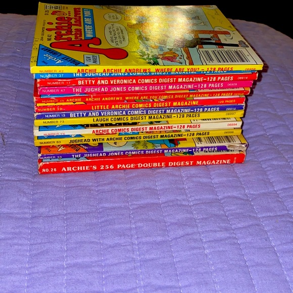 VINTAGE Archie Andrew’s,-jug head jones, and Betty and Veronica COMICS.12 comics - Picture 2 of 5